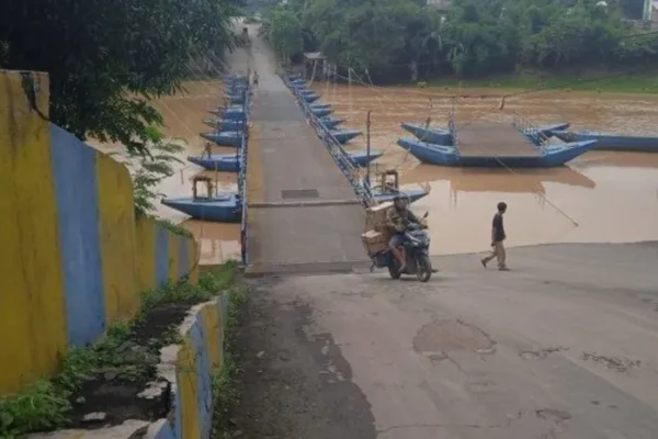 15 Tahun Dilewati Pemotor, Ini Alasan Jembatan di Karawang Akan Dibongkar